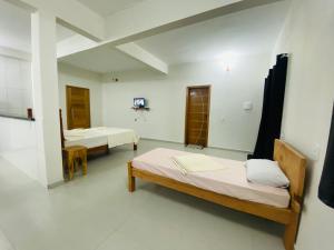 a room with two beds and a tv in it at Apartamentos C7 in Cunha
