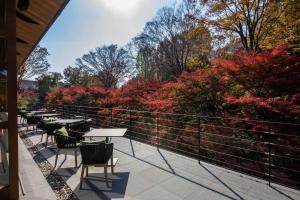 ROKU KYOTO, LXR Hotels & Resorts的阳台或露台