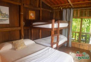 a bedroom with two bunk beds in a cabin at Hotel del Bosque in Río Cuarto