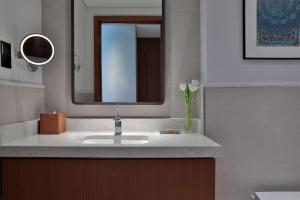 沙迦DoubleTree by Hilton Sharjah Waterfront Hotel And Residences的相册照片