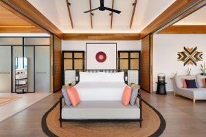 Hilton Maldives Amingiri Resort & Spa客房内的一张或多张床位