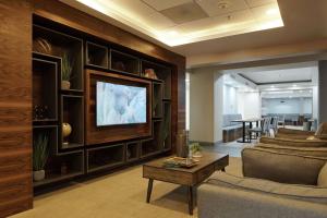 TV a/nebo společenská místnost v ubytování Hampton Inn Ciudad Juarez