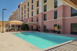 Bazén v ubytování Hampton Inn Ciudad Juarez nebo v jeho okolí