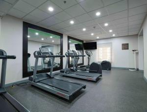 Fitness centrum a/nebo fitness zařízení v ubytování Hampton Inn Ciudad Juarez