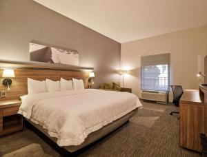 Postel nebo postele na pokoji v ubytování Hampton Inn Ciudad Juarez
