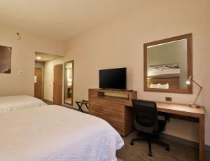 TV a/nebo společenská místnost v ubytování Hampton Inn Ciudad Juarez
