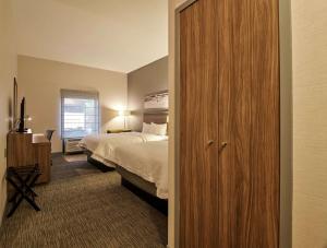 Postel nebo postele na pokoji v ubytování Hampton Inn Ciudad Juarez