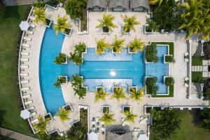 Πισίνα στο ή κοντά στο Indura Beach & Golf Resort Curio Collection By Hilton