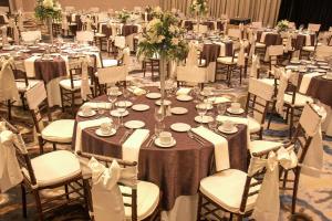 DoubleTree by Hilton Manchester Downtown餐厅或其他用餐的地方