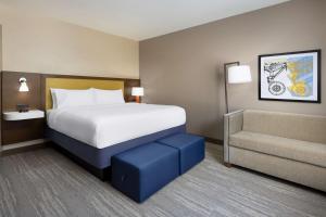 Hampton Inn Oakhurst-Yosemite客房内的一张或多张床位