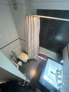 a small bathroom with a sink and a toilet at MANU. Moderno 2 dormitorios grande y luminoso. 2 baños. Cochera. Amenities in Rosario