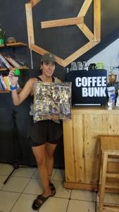 Asiakkaita majoituspaikassa CoffeeBunk Hostel