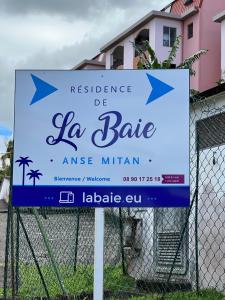 Certificato, attestato, insegna o altro documento esposto da Studio de l'Anse Mitan