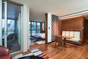Postel nebo postele na pokoji v ubytování Park Hyatt Auckland + 37 fotografií