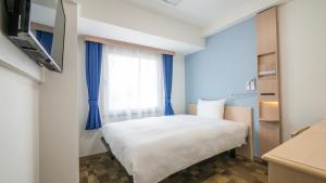 Postel nebo postele na pokoji v ubytování Toyoko Inn Kayabacho Eki