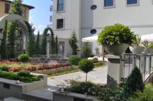 Vonkajšia záhrada v ubytovaní Bes Hotel Villa Zoia