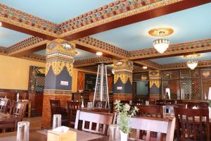 Hotel De Purang餐厅或其他用餐的地方