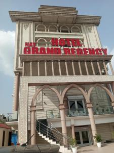 un edificio con un cartel en el costado en HOTEL NAT GRAND REGENCY LUDHIANA Punjab INDIA, en Ludhiana