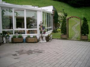 A garden outside B&B Appartments Cudlea