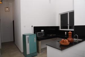 Kuchyň nebo kuchyňský kout v ubytování Everdew Kandy Rooms