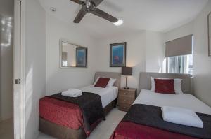 Rúm í herbergi á Malibu Apartments
