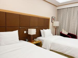 Postel nebo postele na pokoji v ubytování Hilton Garden Inn Hanoi