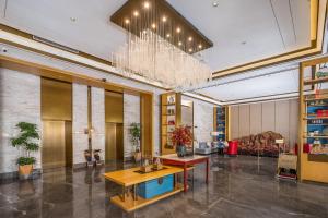 Posezení v ubytování Lucky Holiday International Hotel Pazhou Convention and Exhibition Center Zhujiang New Town Branch - Free Shuttle Bus to Canton Fair Complex During Canton Fair Period & Overseas Buyers Registration Service & Free VPN Internet Access
