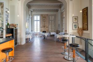 a restaurant with tables and chairs in a room at Studio Camargue in Nîmes