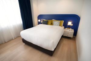 Postel nebo postele na pokoji v ubytování Ukiyo Suites