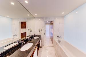 a bathroom with two sinks and a large mirror at Cinnamon Red Colombo in Colombo