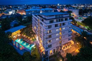 Pemandangan umum bagi Chiang Mai atau pemandangan bandar yang diambil dari aparthotel ini