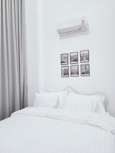 Katil atau katil-katil dalam bilik di บ้านพูลวิลล่าเขาใหญ่ The Overflow