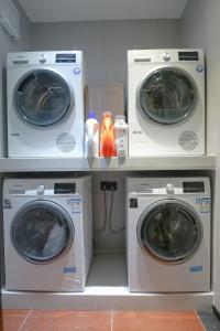 廣州的住宿－柏高·雅酒店（广州江泰路地铁站店）免费广交会穿梭巴，客房内的2台洗衣机和干衣机
