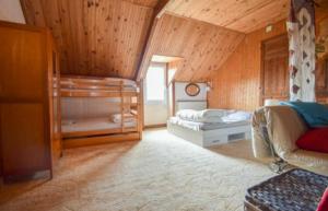 a bedroom with two bunk beds in a wooden cabin at La Colline maison de famille à 100m de la Rance in La Richardais