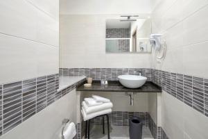 Koupelna v ubytování Hotel Assarotti + 31 fotografií