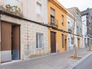 una strada vuota in un vecchio edificio di Matarolux24 a Mataró