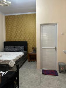 Voodi või voodid majutusasutuse Nadyah Syariah Homestay toas