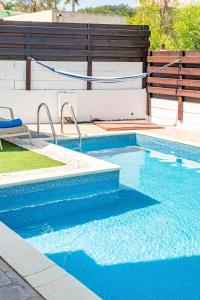 Bazén v ubytování Villa Daphne by Ezoria Villas nebo v jeho okolí