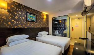 Postel nebo postele na pokoji v ubytování Hotel Richbaliz Selayang