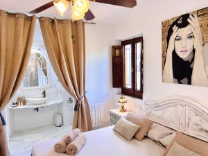 Łóżko lub łóżka w pokoju w obiekcie Hotelito Suecia