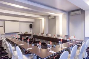 El área de trabajo o centro de convenciones de Solaris Hotel Malang