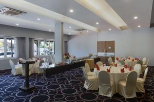 Un restaurant u otro lugar para comer en Solaris Hotel Malang