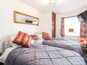 A bed or beds in a room at Ann Tysons House