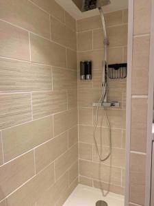 a bathroom with a shower with a shower at L'escale Béthunoise - Maison duplex, hyper-centre in Béthune