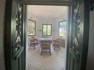 an open door to a dining room with a table and chairs at Villa Délibáb in Badacsonytomaj