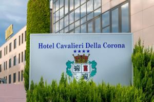 una señal para el hotel cavendish delhi colombo en Best Western Cavalieri Della Corona, en Cardano al Campo