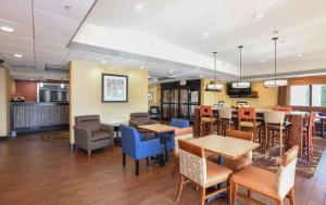 a dining room with tables and chairs at Hampton Inn Dry Ridge in Dry Ridge