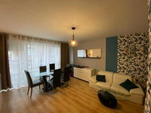 a living room with a couch and a table at Le Lagon bleue T avec extérieur in Amiens