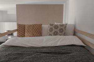 Posteľ alebo postele v izbe v ubytovaní HARBOR APARTMENTS - Damrota