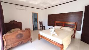 a bedroom with two beds in a room at Verano GuestHouse in Tagbilaran City